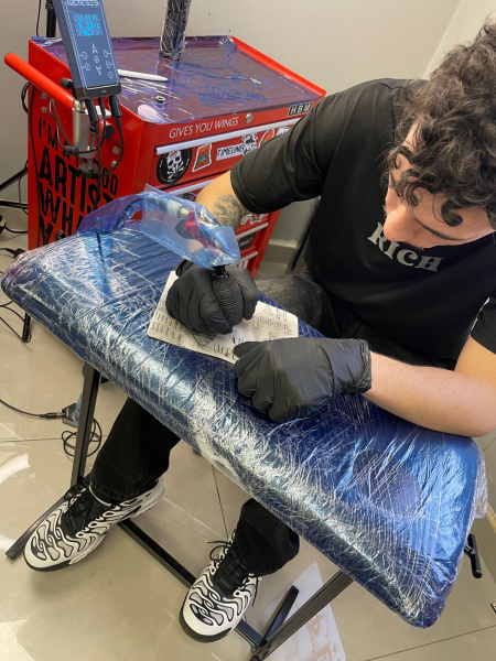 Practica in cadrul cursului de tatuator 